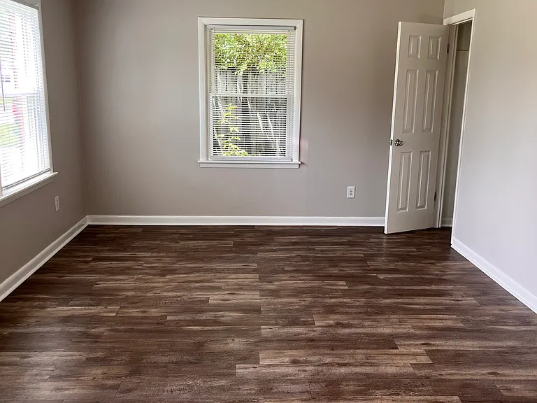 1303 Holly Ave — Photo 4