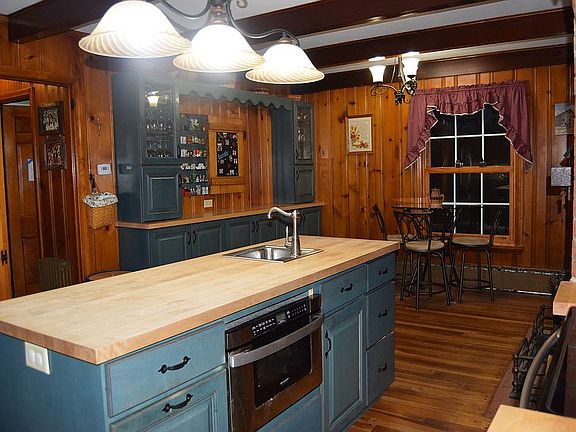 Island with Prep Sink