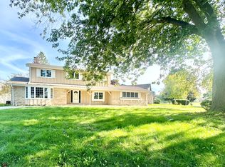 3431 W Colette Ct, Mequon, WI 53092