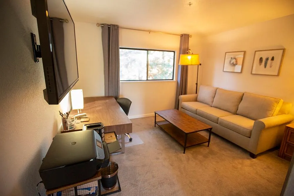 9 Vanessa Ct W — Photo 3