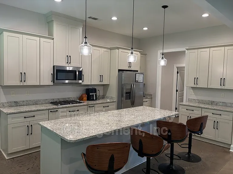 239 McLaughlin Dr — Photo 15