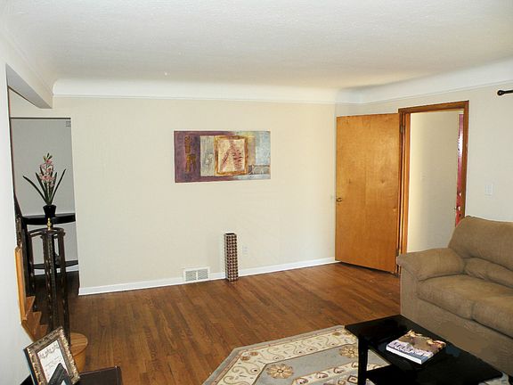 4th image of 3255 Euclid Heights Blvd
