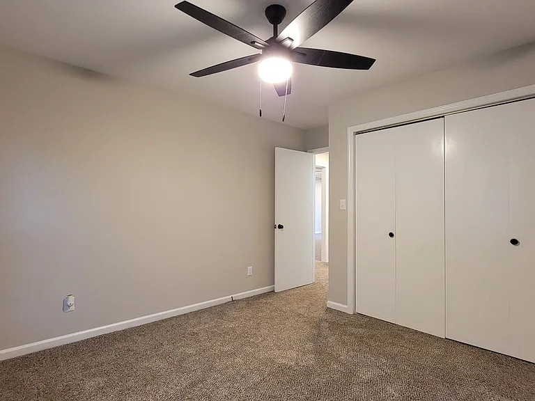 1601 Coventry Dr #B — Photo 12