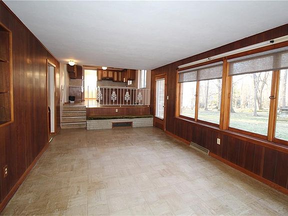5th image of 7528 Julia Dr