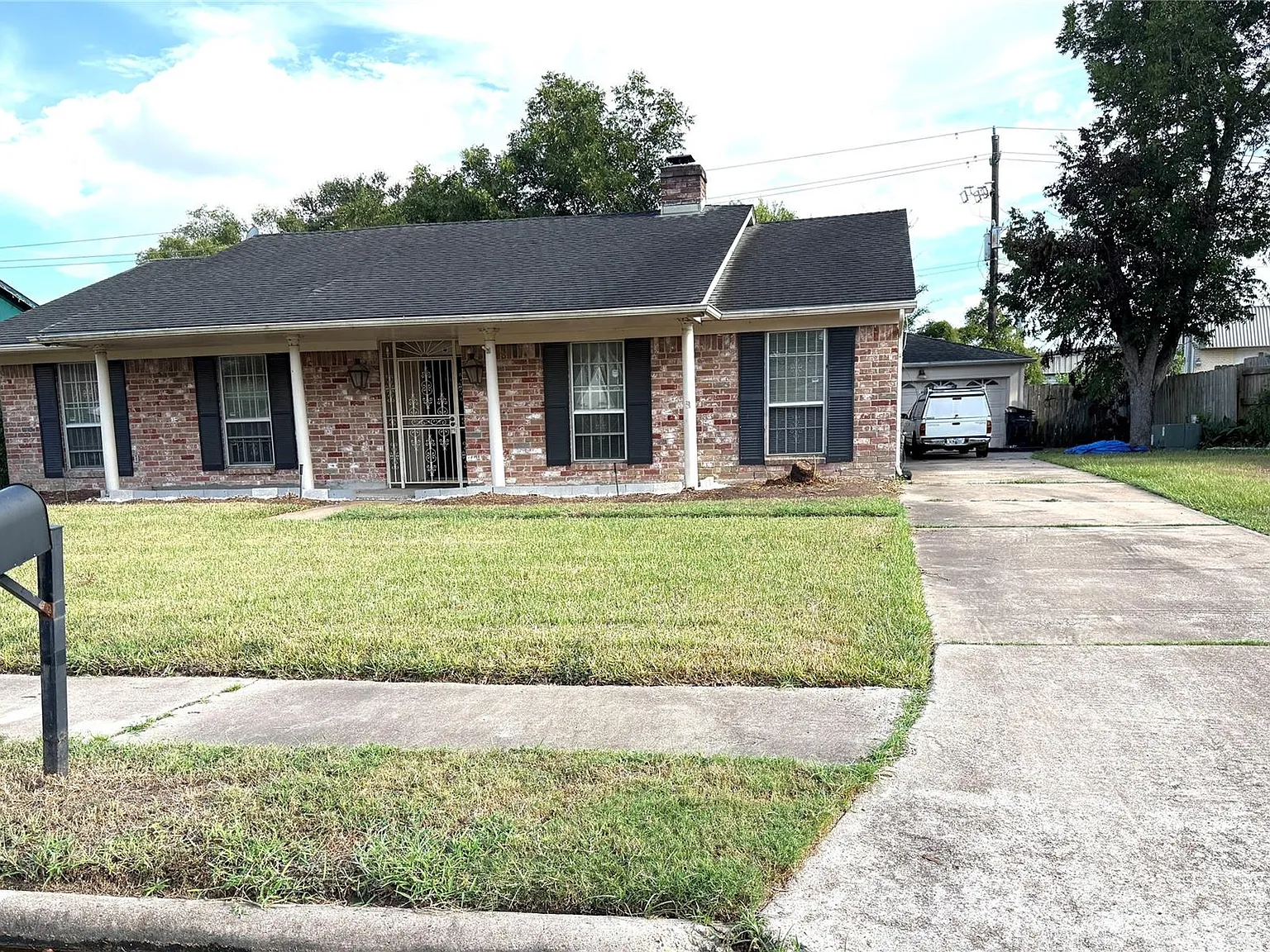 4 bed, 2.0 bath, 1847 sqft, $1,950 — Photo 4