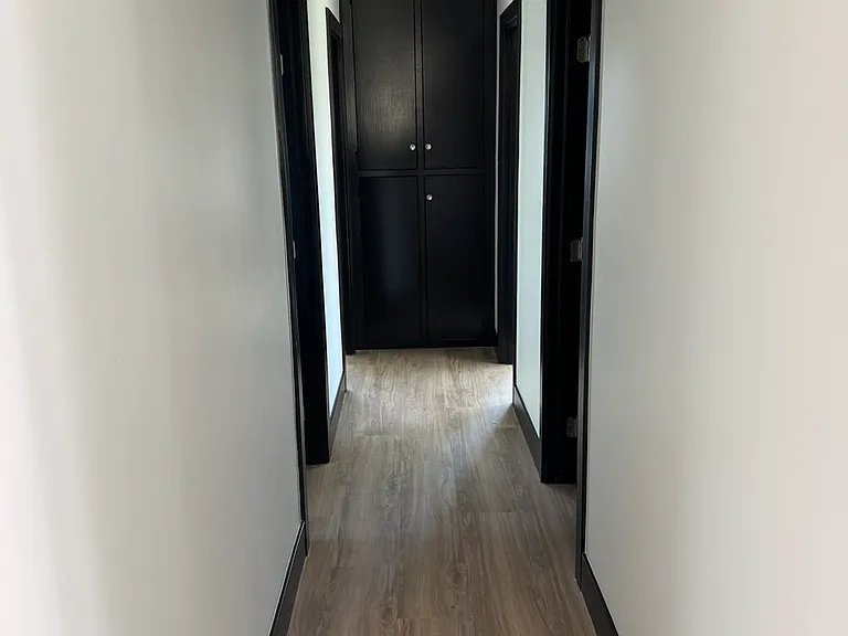 1052 Jefferson Ave — Photo 5