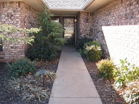 3rd image of 306 Grissom Dr