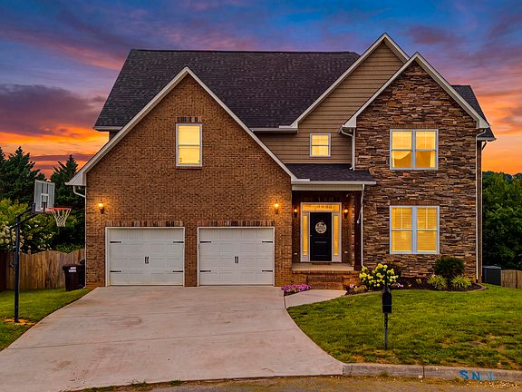 2nd image of 705 Huntcliff Ln