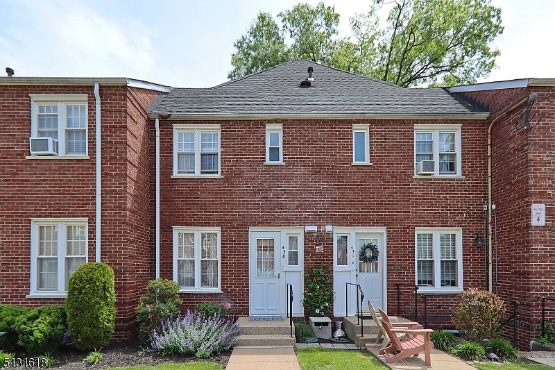 1st image of 43B Parkway Village