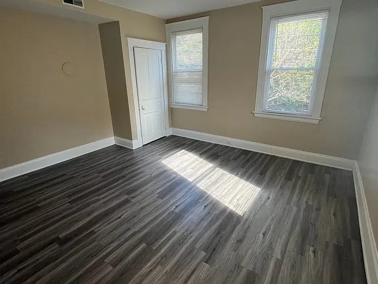 235 Emming St — Photo 16