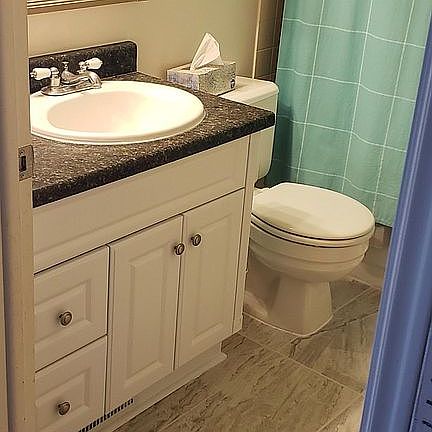 Renovated mainfloor bath