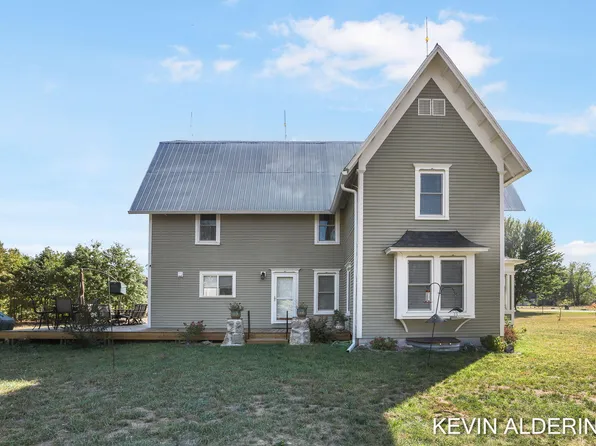 211 66th St, South Haven, MI 49090