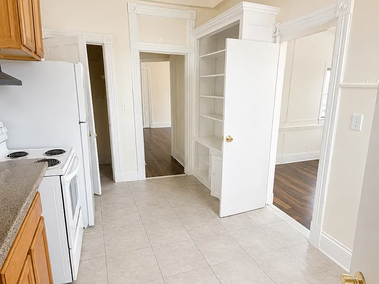 137 Hawthorne Ave #4B — Photo 3