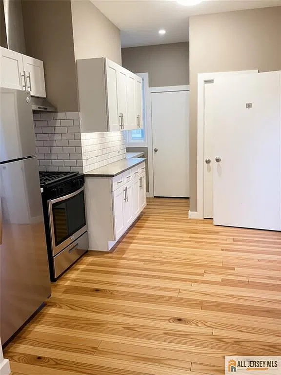 2 bed, 1.0 bath, $1,500 — Photo 2
