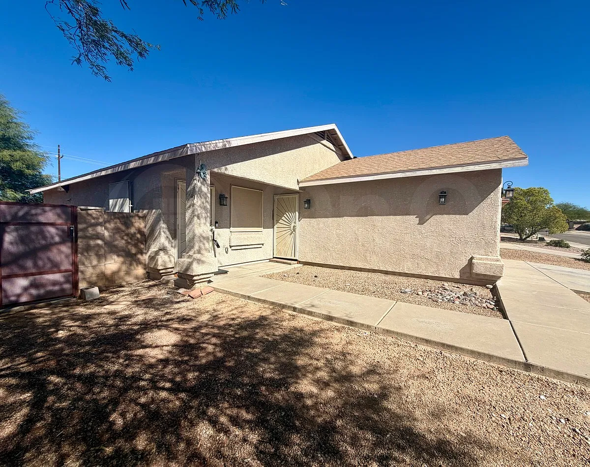 3 bed, 2.0 bath, 1024 sqft, $1,700 — Photo 4