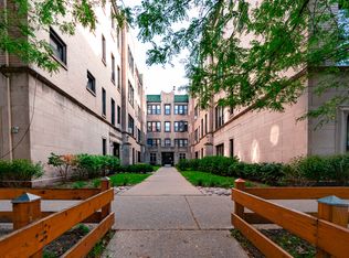 626 W Roscoe St, Chicago, IL 60657
