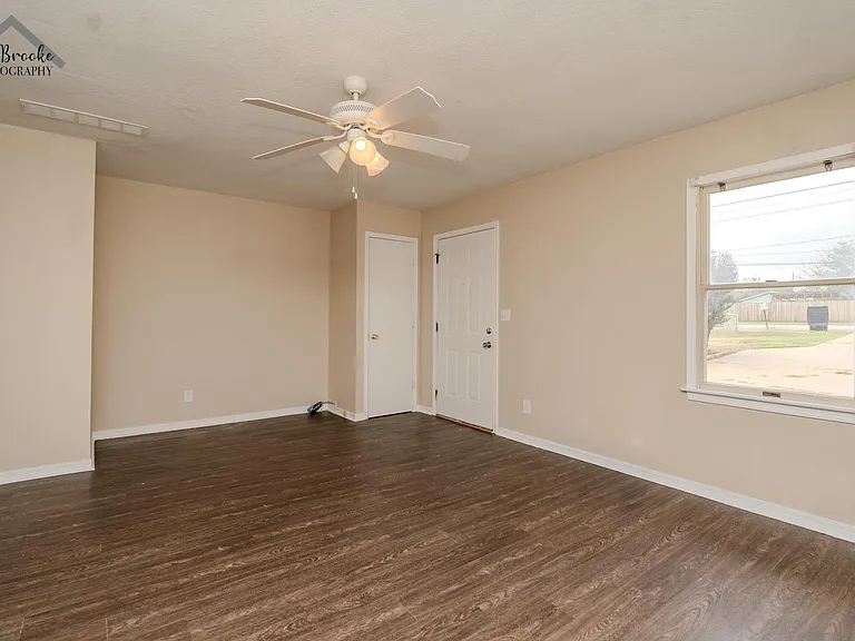 1215 N Pacific Ave — Photo 7