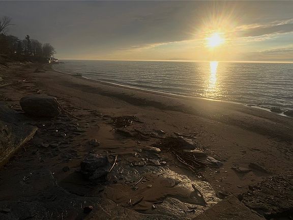3rd image of 9851 Lake Shore Rd