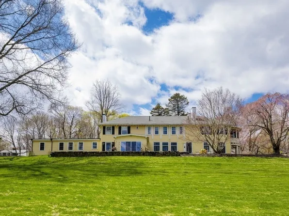 5 Main Dr, Wenham, MA 01984