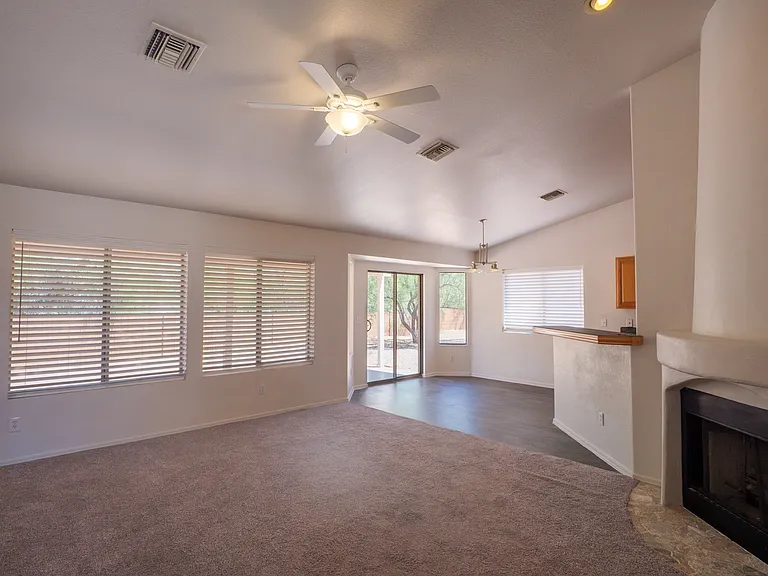 458 W Paseo Rio Grande — Photo 3