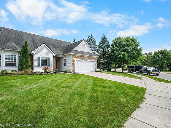 4th image of 3305 Grove Ln