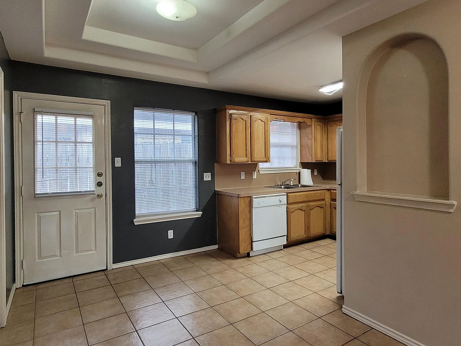 3 bed, 1274 sqft, $1,000 — Photo 3