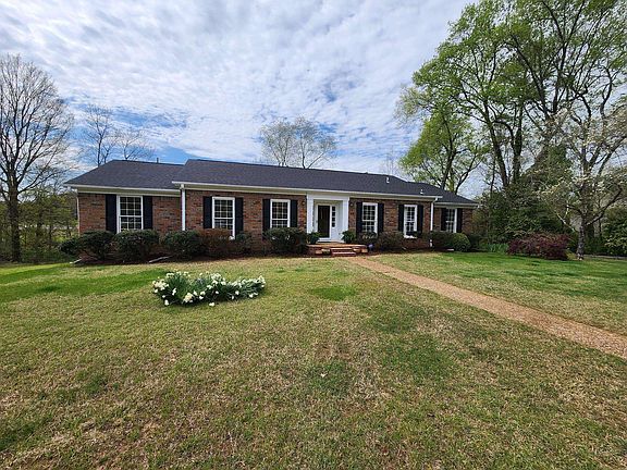 2nd image of 318 Robinhood Dr