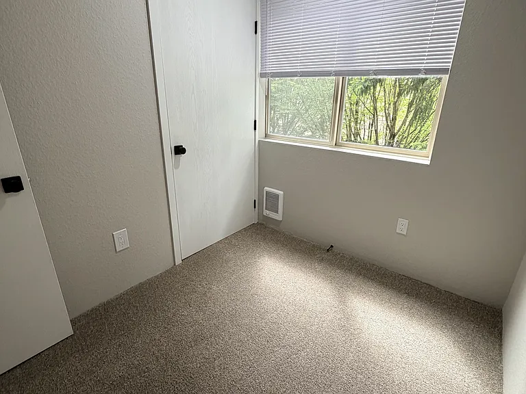 Cedar Apartments — Photo 6