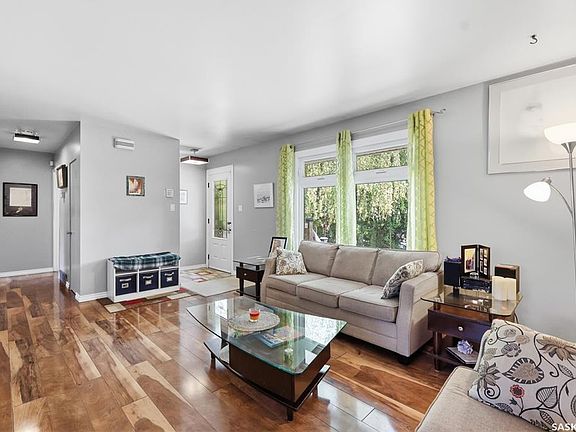 3rd image of 131 Ottawa AVENUE S