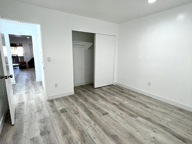 2601 W Orion Ave — Photo 9