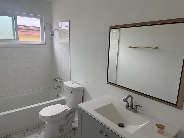 516 E Maple St #4 — Photo 11