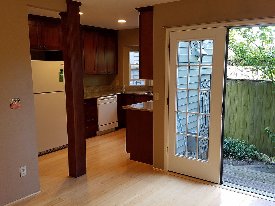 Main Floor Kitchen/Yard View