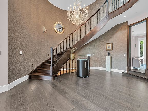5th image of 2567 Lawson Ave