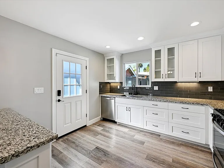 205 Grove St — Photo 32