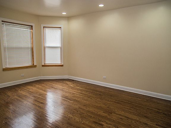3rd image of 110 N Waller Ave