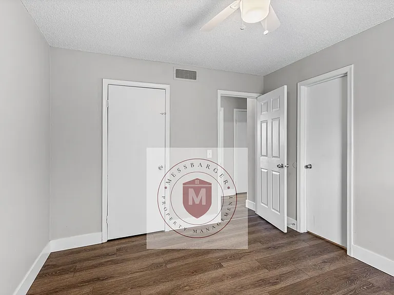425 Castle Dr — Photo 13