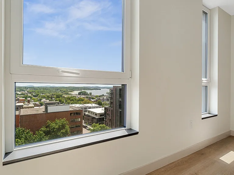 Bank Street Apartments — Photo 42