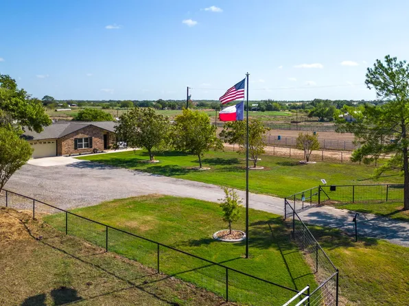665 DEER TRAIL DR, Jourdanton, TX 78026