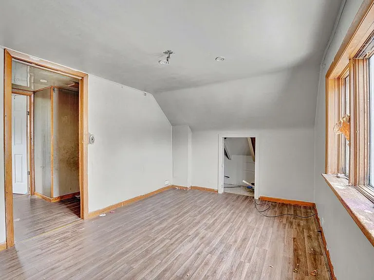 240 East St — Photo 9
