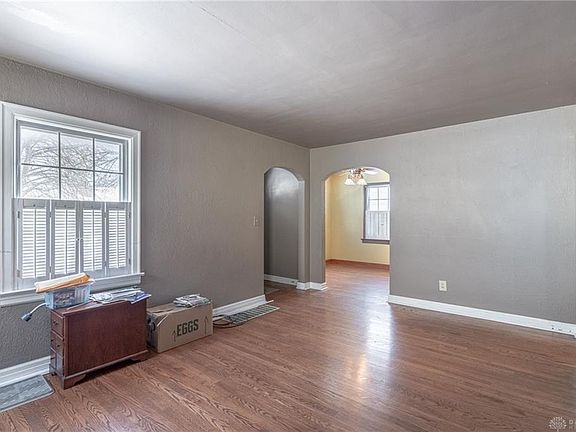 4th image of 2905 Whittier Ave