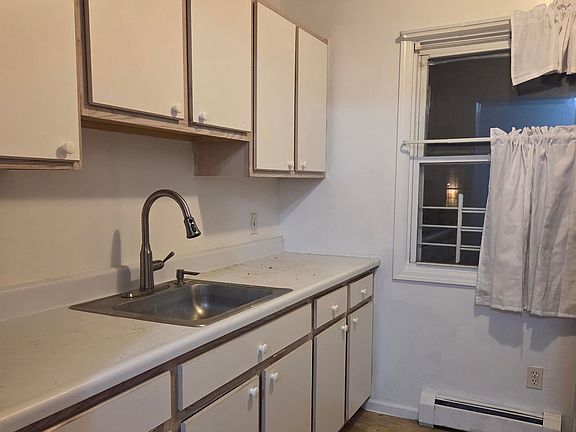 3rd image of 703 Garfield Ave Floor 2