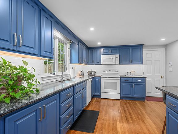 3rd image of 12 Copley Place