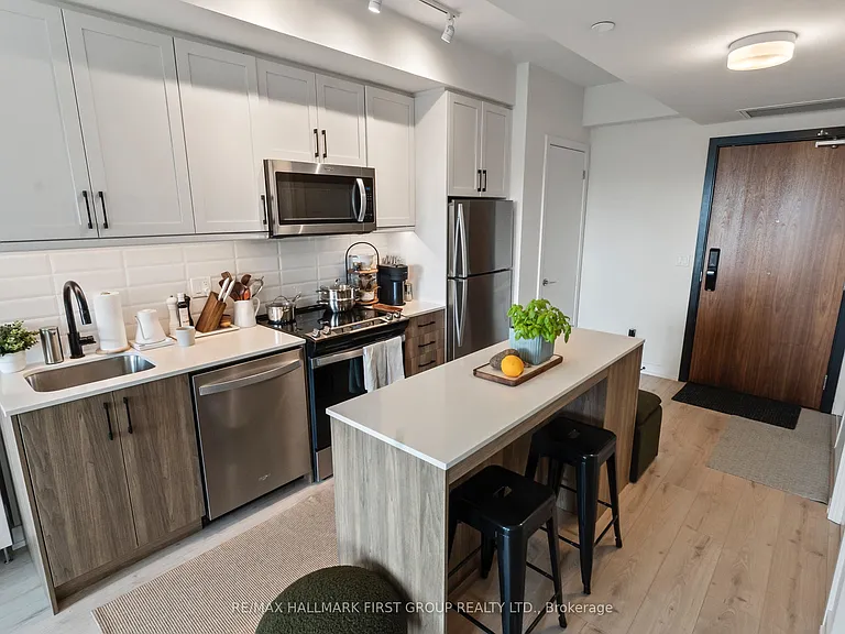 201 Brock St S #427 — Photo 32
