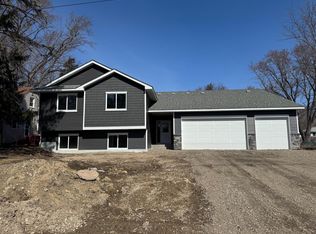 6122 34th Avenue Ave N, Crystal, MN 55422