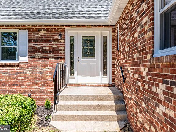 2nd image of 8822 Saunders Ln