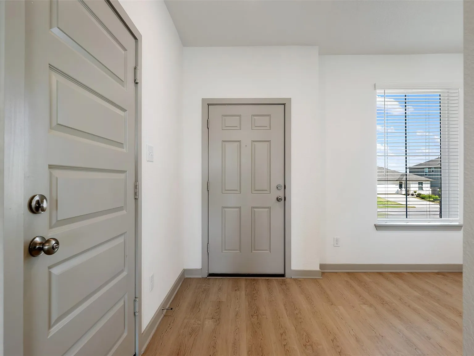 3 bed, 2.0 bath, 1354 sqft, $1,850 — Photo 4