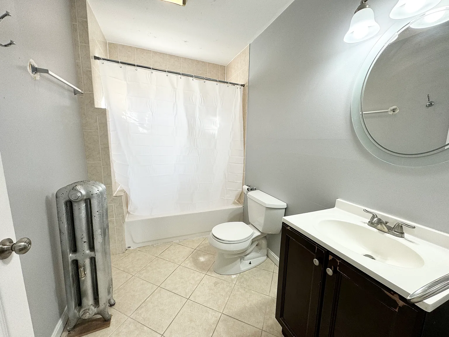 4 bed, 9999 sqft, $3,600 — Photo 2
