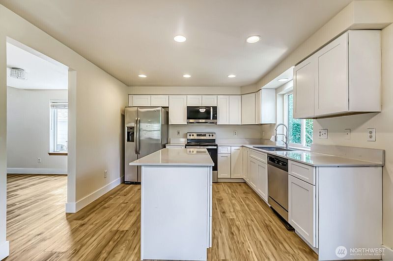5th image of 23419 23rd Avenue S