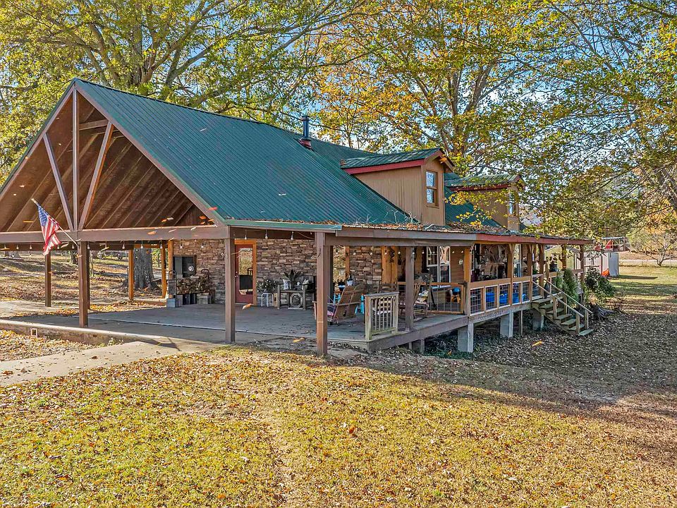 1st image of 330 La Rue Finis