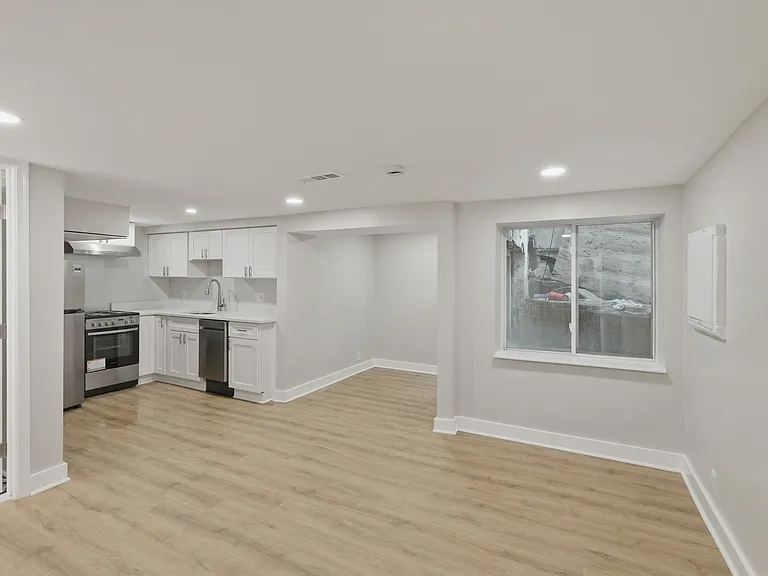 2388 Champlain St NW #3 — Photo 8